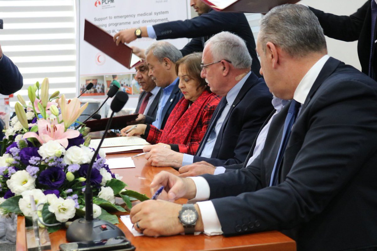 pica_mofa's tweet photo. Signing ceremony to establish the Rapid Response and Rescue team of the State of Palestine (PRRRT). Signing the cooperation agreement between PICA, MoH, CD, PRCS, SoE and delivering of PCPM equipment. #PCPM #PICA #Poland #Palestine #PRRRT https://t.co/ReQAOWsPlu