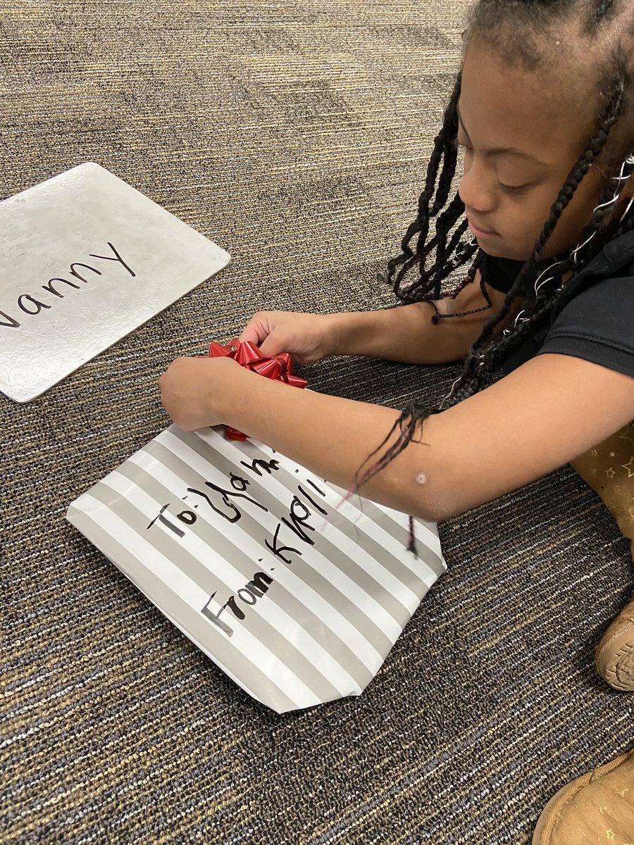 alynn_ECSE's tweet photo. Wrapping our presents that we made for our families! They are so excited for them to be opened! #lifeskills #wrappingparty ✨ https://t.co/T1dFtpmqWL