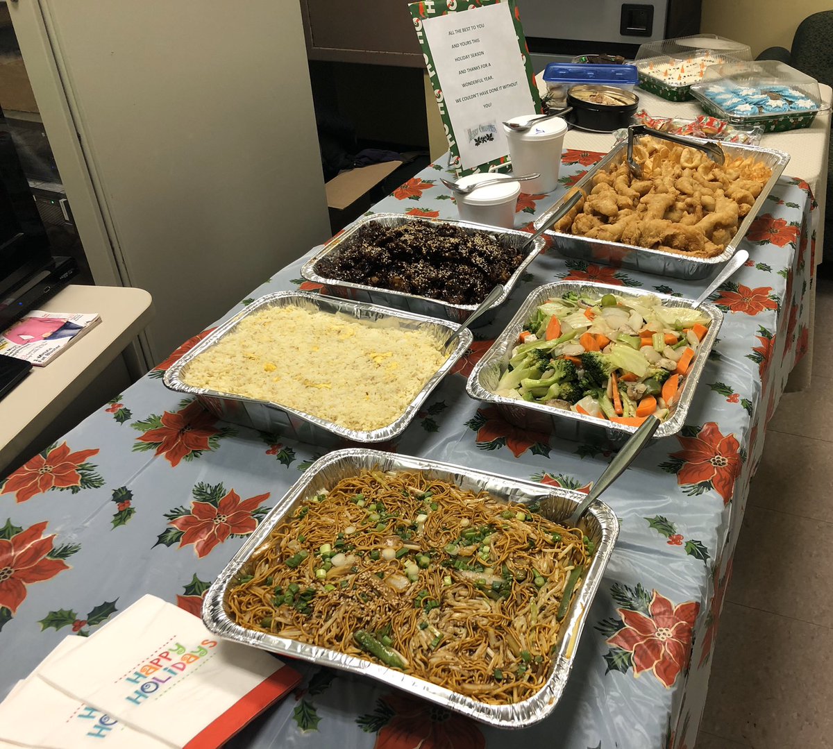 AmberWarrenTD's tweet photo. Branch 2606 ready for the holidays! #yummylunch #happyholidays #MerryChristmas @CoralVerrall @prudencecorbet7 @Kat2walters #thankful https://t.co/vqq2xeUz8q