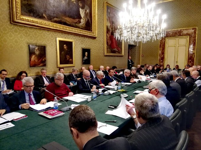 MicheTiraboschi's tweet photo. Per una storia delle relazioni industriali in Italia. 
Il testo del rinnovo del contratto nazionale di lavoro dei #Bancari sottoscritto oggi tra #ABI e @FABI_News @FIRSTCISL @FISAC_CGIL @UILCAnetwork #UNISIN https://t.co/GaRPpjijzT 
#DirLav2019 #IRL2020 https://t.co/fzSxEdcWsW