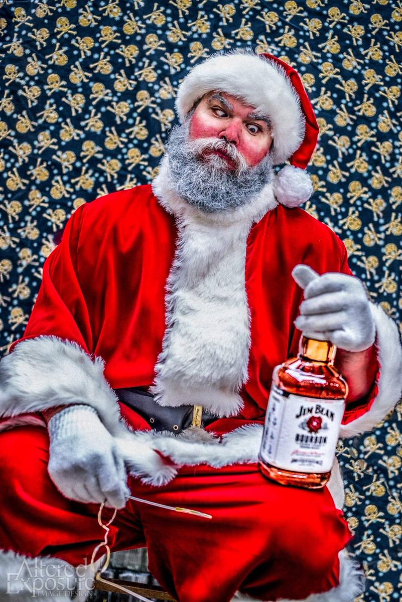 Tonight come get your photo taken with these 2 crazy fucks! We may even see a fight to the death between Krampus and Santa. Place your bets now!

facebook.com/events/2473542…