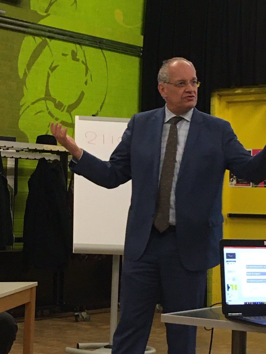 LiekeLange's tweet photo. @egerrit vol bevlogenheid over maatschappelijke diensttijd met een jongeren panel wat echt de baas is. Maatschappelijke diensttijd gaat over de juiste combinatie van talentontwikkeling door wat terug te doen aan de samenleving. #mainframe https://t.co/oZA1O1ALSd
