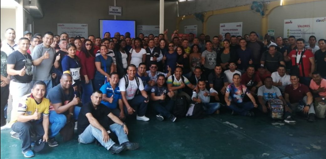 JavierBolivarAM's tweet photo. Se cumplió con la Capacitación de Zona 3 GYE, buena afluencia de los Lidermans para compartir una mañana de camaradería Lidermans de Puertos y Clientes Varios. Gracias por la asistencia y compromiso Liderman o Nada

#LidermanZona3 #LidermanEcuador
#SomosLiderman https://t.co/pqDspy1ymJ