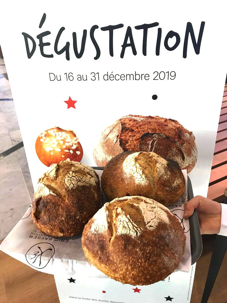 🎄Pour les fêtes, les 2 boulangeries Eric Kayser de l'aérogare vous proposent une dégustation de leurs produits. 🍞😋

Connaissez-vous notamment la boule toulousaine, spécialement créée pour l'aéroport ?

> RDV les 19, 20, 22 et 23 déc. côté ville et/ou côté piste✈️