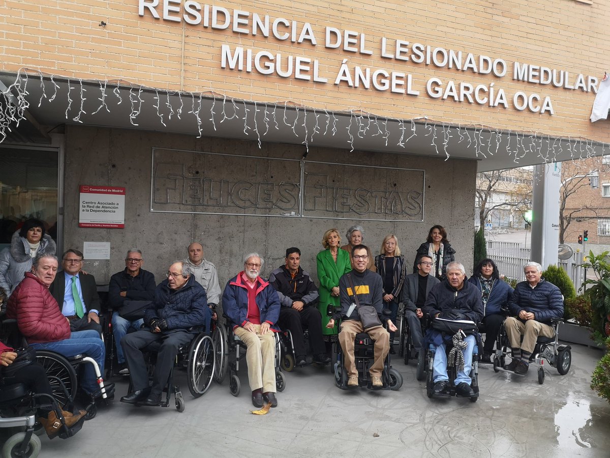 flm_medular's tweet photo. Hoy, y con motivo del almuerzo navideño que ya es costumbre en la FLM, hemos descubierto el nuevo letrero que rinde homenaje a Miguel Ángel, nuestro presidente hasta septiembre de este mismo año. De nuevo, y siempre, gracias por todo. https://t.co/nUjh3EN0Ky