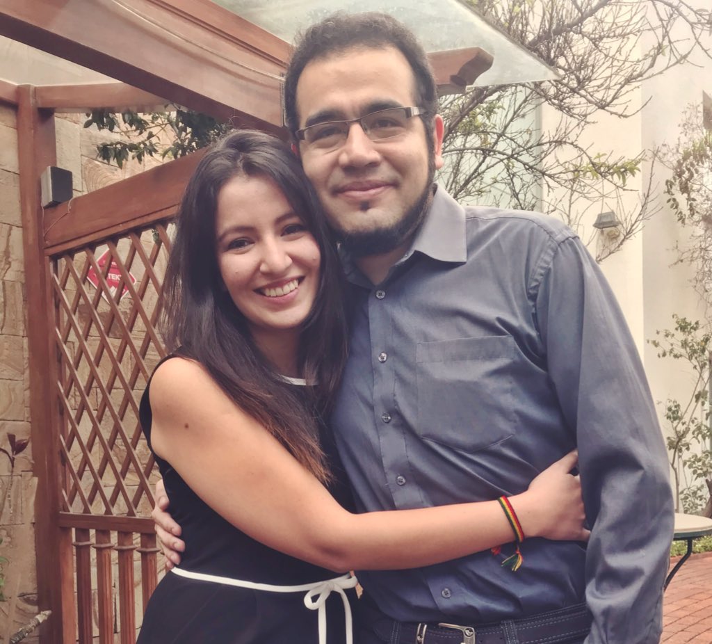 JhanisseVDaza's tweet photo. Después de las elecciones, un ingeniero muy valiente comprobó matemáticamente el fraude electoral en prensa nacional y con @soyfdelrincon -Hoy tuve el honor de conocerlo. @RiosDePie le agradece su valentía, empieza una linda amistad que hará control electoral nuevamente! #Bolivia https://t.co/kyEe0CYGh3