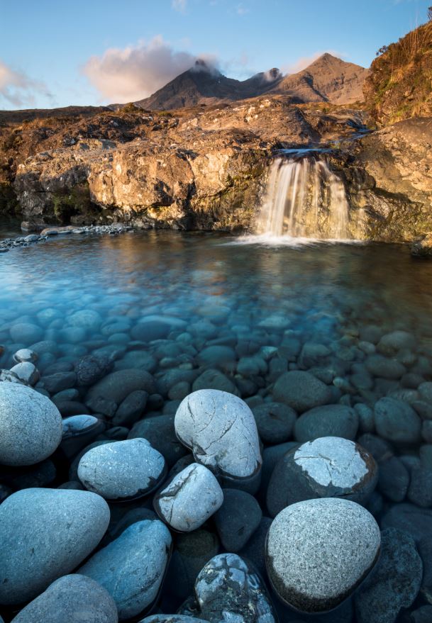 LEEFilters's tweet photo. A beautifully still spring morning spent beneath the giants of the #BlackCuillin. 
Ben Eaton-Williams – #SgurrnanGillean #Gligachan
📷 @CanonUKandIE  EOS 5D Mark IV
⭕ lens at 19mm
⚙️ f11, ISO 100, 1/2
⬛ #LEEFilters 0.6 #ND #MediumGrad
⚫ #Polariser
🔗 https://t.co/xkW3E4PLme https://t.co/wUtr7sNfUb