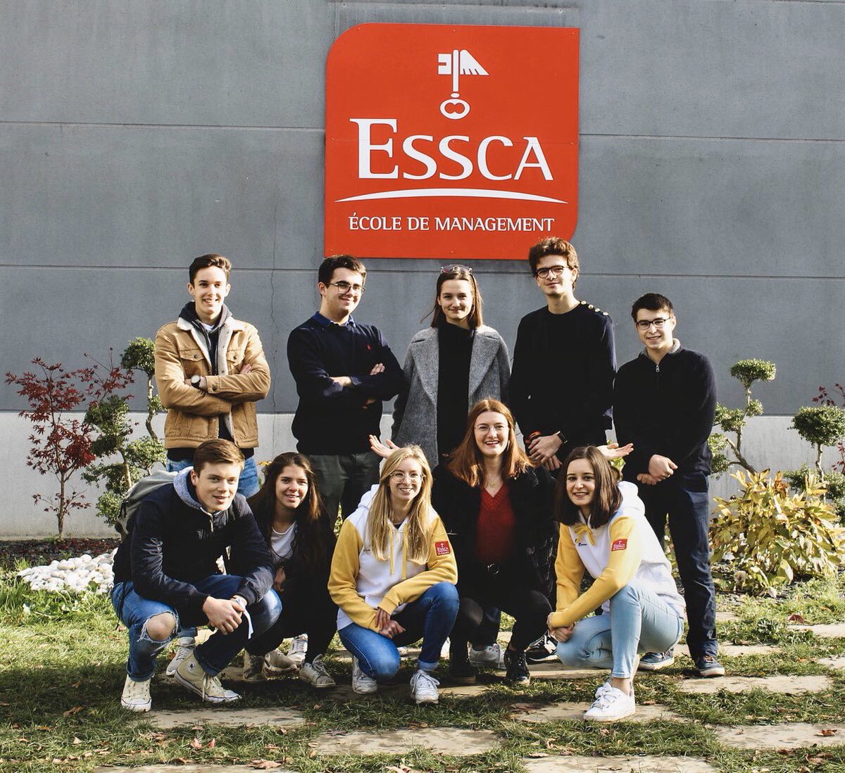 ESSCAJobSAngers's tweet photo. Voici la nouvelle équipe de notre association Perspectice Job !

Nous travaillons au sein de @ESSCA_Ecole pour répondre aux besoins des entreprises de la région. #ProudToBeEssca #JobService
https://t.co/ZanBBYBgtm https://t.co/6xQyoohF65