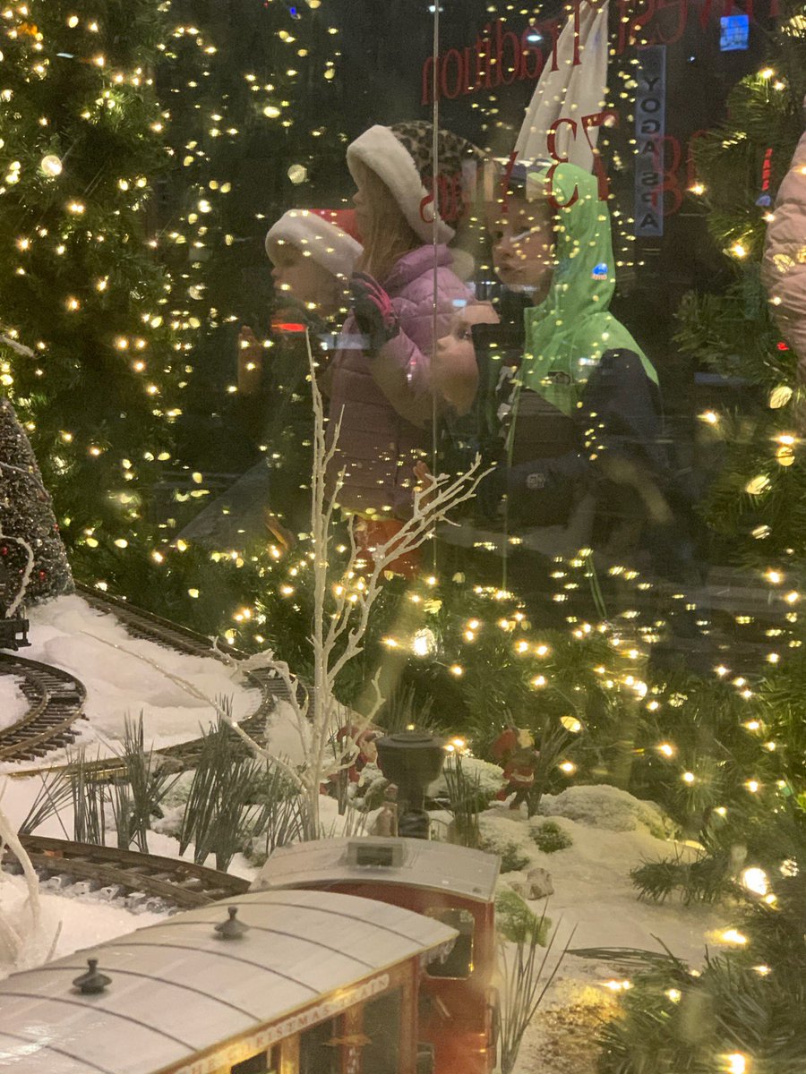 msrebekah's tweet photo. Christmas ahh https://t.co/jbK3YK131j