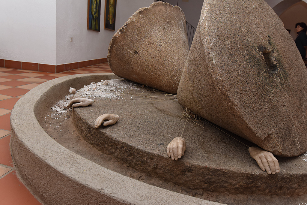 .<a href="/DiputacionCC/">DiputacionCC</a> rinde homenaje a Oswaldo #Guayasmín, en el centenario de su nacimiento con la exposición de Jorge Gil “Autorretrato con máscara. Interferencias en la Colección Guayasamín”, con la que el Área de Cultura provincial cierra su año expositivo. dip-caceres.es/actualidad/_de…