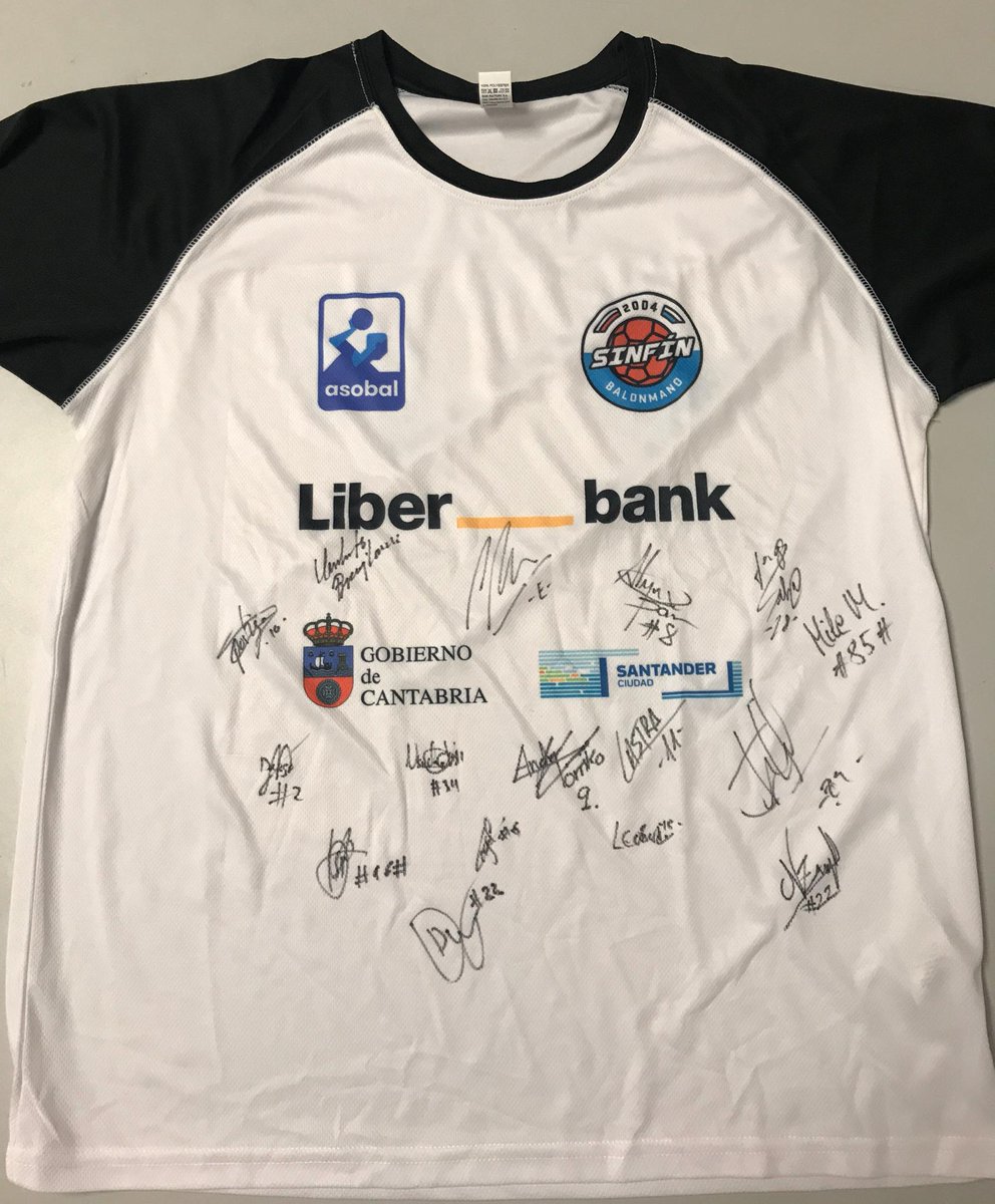 HoraSinfin's tweet photo. 👁️👁️ ¡Mucho ojo! ¿Quieres entrar en el sorteo de esta camiseta del @bmSinfin firmada por los miembros de su plantilla? 👕🤾🤾 Síguenos y haz RT a este tuit antes del 26 de diciembre a las 12 del mediodía. El próximo jueves diremos en directo quién es el ganador. ¡Suerte! 😉😜 https://t.co/l8sXRPTmwD
