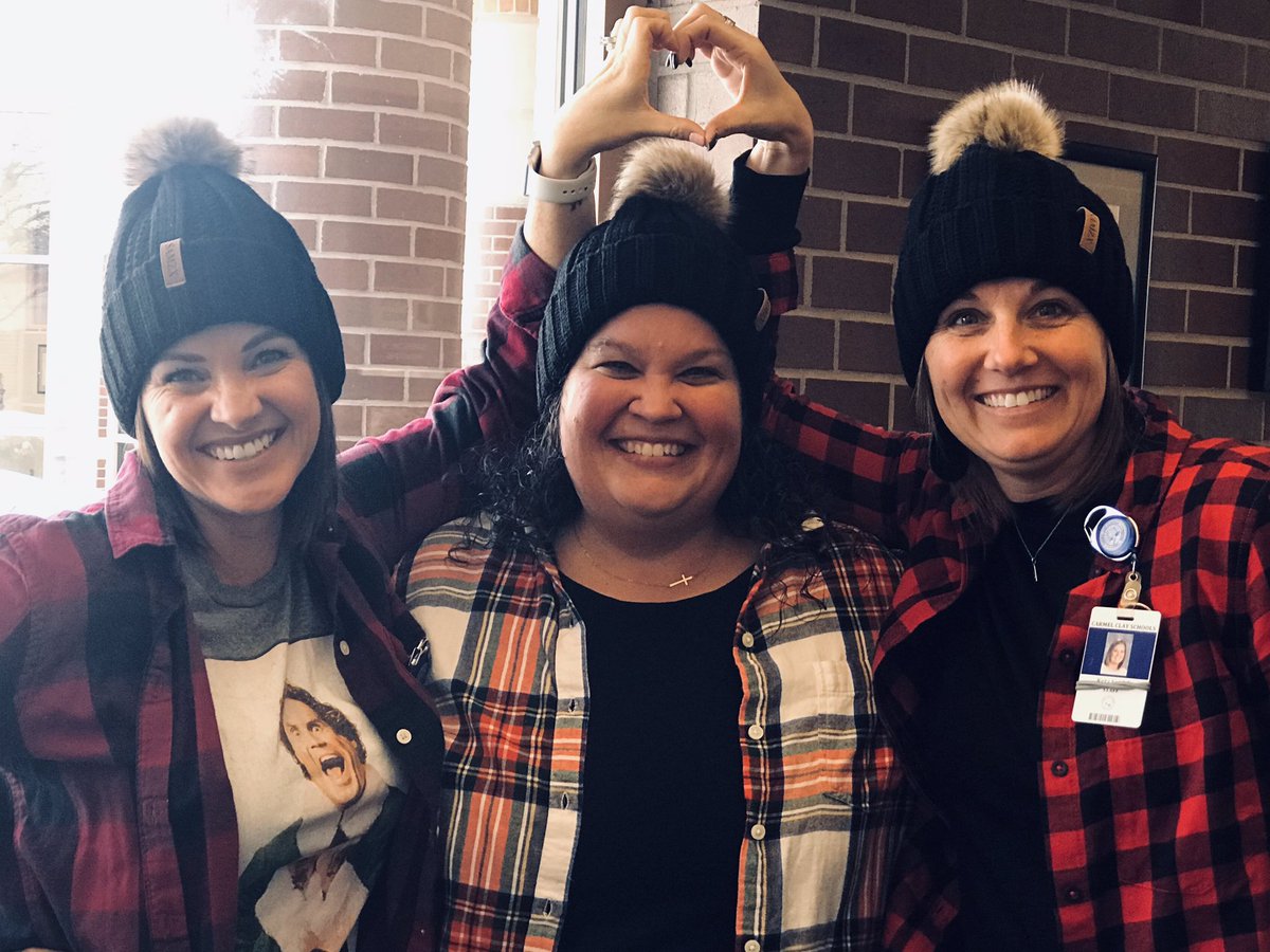 thanks to <a href="/n_raasch/">Nikki Raasch</a> &amp; @mleckronetme for the fun treats this week AND these cute hats! ♥️💚🥰 
feelin festive here <a href="/TowneMeadow/">Towne Meadow</a>