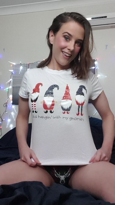 How's this for a sexy Xmas outfit? https://t.co/FyTKFtY59o<a href="/tag/honeybirdette"class="tags"><span>#honeybirdette</span></a>