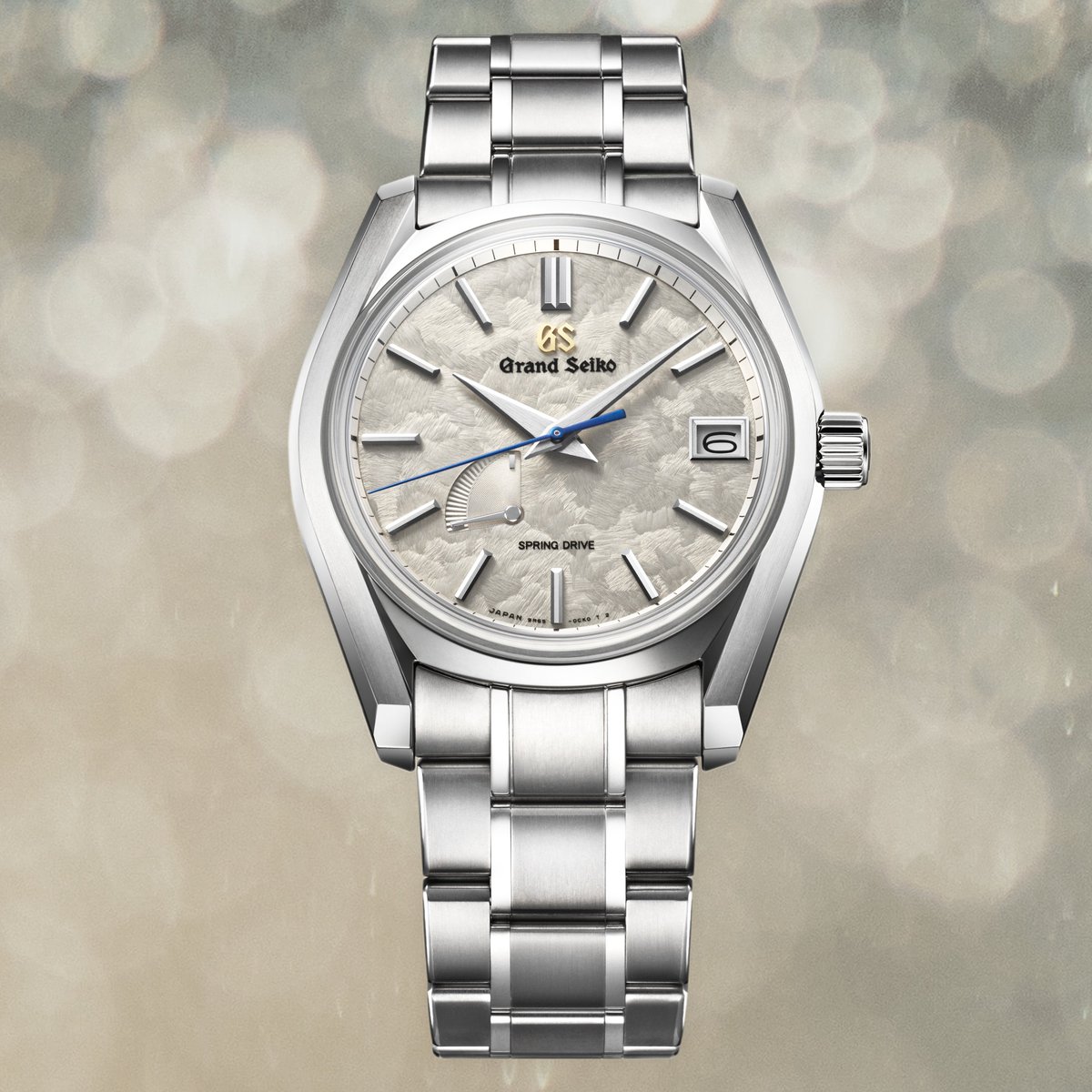 grandseikousa's tweet image. Festive winter moments are celebrated in the pearly white dial of #SBGA415, which mimics the glimmer of snow as it catches sunlight. The striking design features a mirrored titanium case with Zaratsu polishing, further emulating the luster of snow and holiday cheer. #NatureOfTime