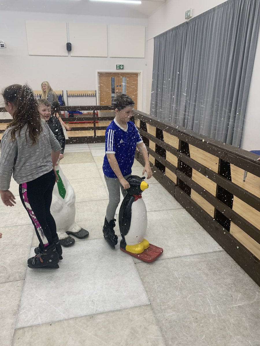 SimpsonsLane6C's tweet photo. The Year 6 Evergreen children absolutely loved the indoor ice rink at school today @SimpsonsLane ☃️ https://t.co/leAcy911Jb