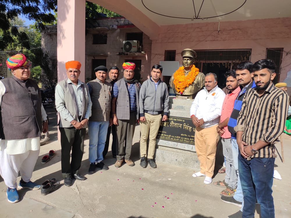 Patanjali_ybrw's tweet photo. News update @Patanjali_ybrw 
On #VijayDiwas @Nyksindia @yogrishiramdev @swabhimani1 @Sachin_YB @rakesh_bstpyp @ashokgehlot51 @RajGovOfficial @DEOandDMPali @YogaNews https://t.co/uXpcdUBeSk