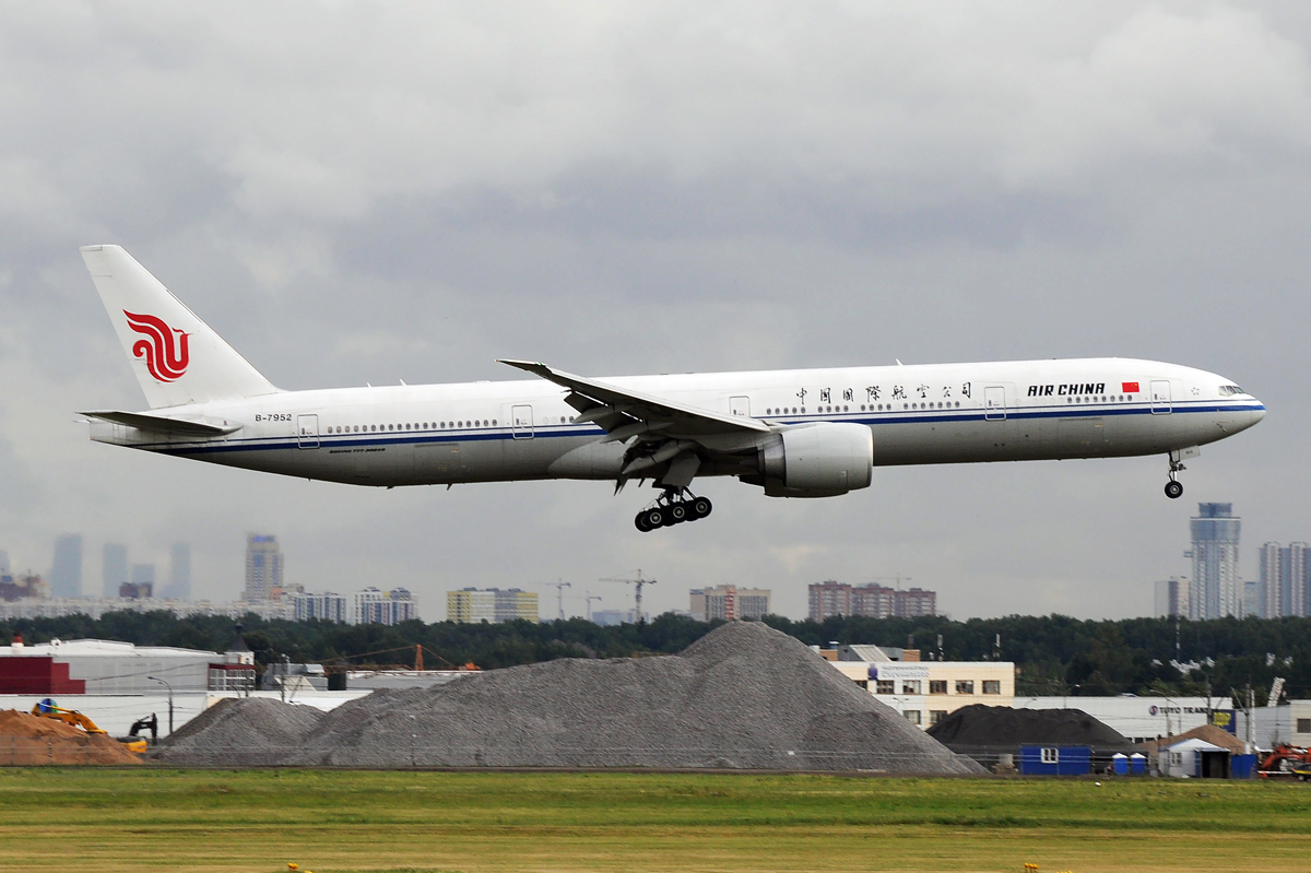 MaximGolbtaiht's tweet photo. Вместо А330 ЭйрЧайна прилетела на В777
B-7952 -Air China - Boeing 777-39L(ER)
#AirChina #Boeing #Boeing777 #svo #uuee #sheremetyevo #spotting #mespotter #avgeek #megaplane #moscowa https://t.co/fKWX1lW9W8