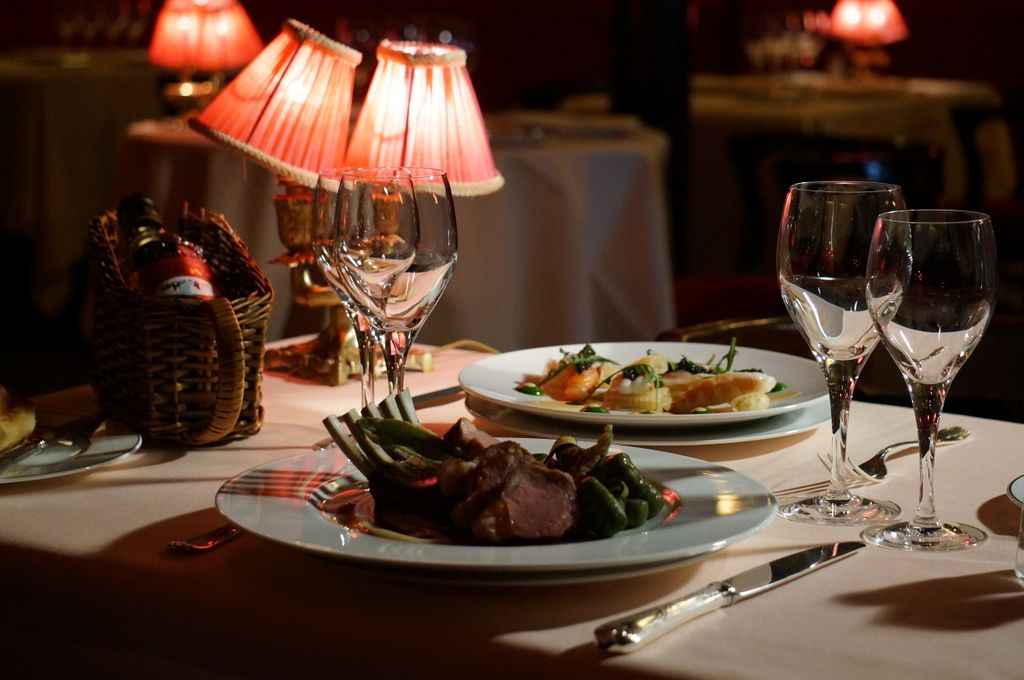brooklynmuseum's tweet photo. Holiday's can be stressful, but a good meal shouldn't be! Bring your family, friends, and out-of-town guests to enjoy a delicious French meal at Maxim's at @thenormbkm, presented in partnership for #pierrecardinbkm. Make a reservation at https://t.co/3Ad93deiuC. https://t.co/RwiYeUUZih