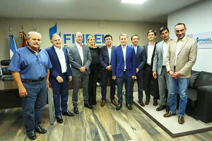 Títulos y Titulares tweet media