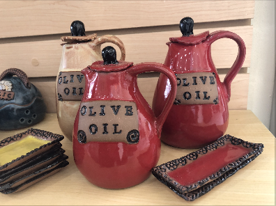 SDosier's tweet photo. Heading out on I-77 in SC for #holidaytravel? Stop at the @OEDTravel Visitor Center at Exit 65 (Richburg, SC) for last-minute shopping: artisan gifts, pottery, food items, jewelry. #CLTFood #I-77 #VisitSC #DKCGClient https://t.co/Br7dI0NcXd https://t.co/3VL6stGnmn