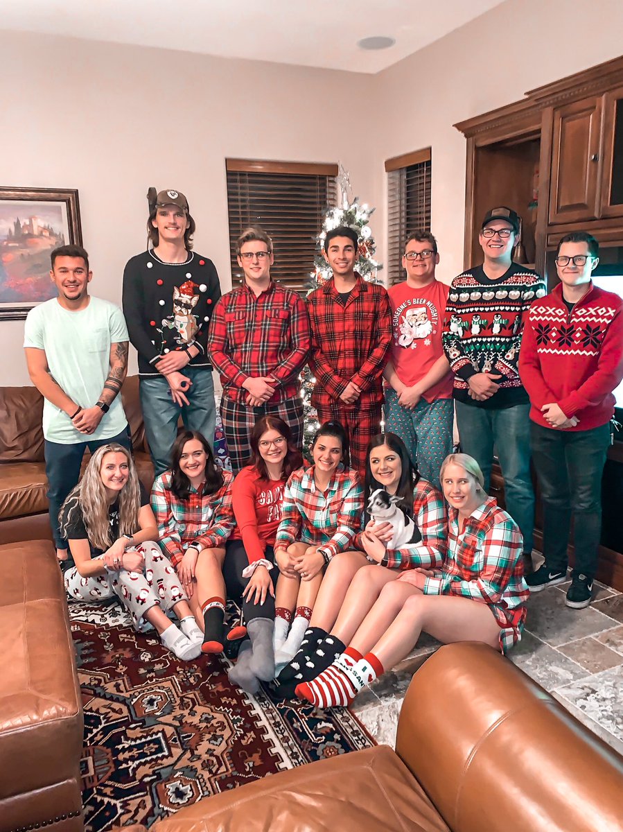emma_vesely's tweet photo. It’s beginning to look a lot like Christmas🎄❤️❄️ https://t.co/U9RbH1C3fY