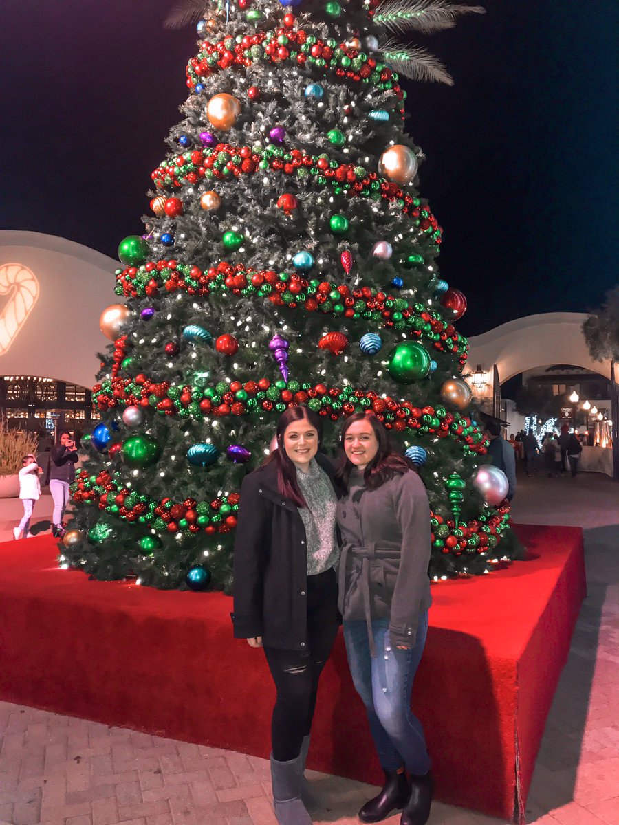 emma_vesely's tweet photo. It’s beginning to look a lot like Christmas🎄❤️❄️ https://t.co/U9RbH1C3fY