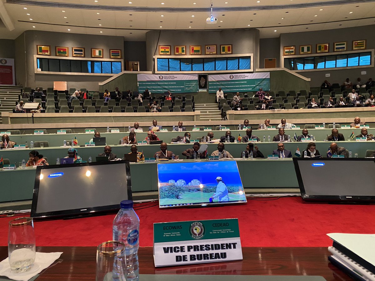 dienekeita's tweet image. With the President Brou #ECOWAS, the Chairman Ankourao of #Niger !  It’s midnight, we have just  closed the council of ministers of @ecowas_cedeao ! Key  global issues at stake well handled! #AfricanIntegration @MCIA_Guinee