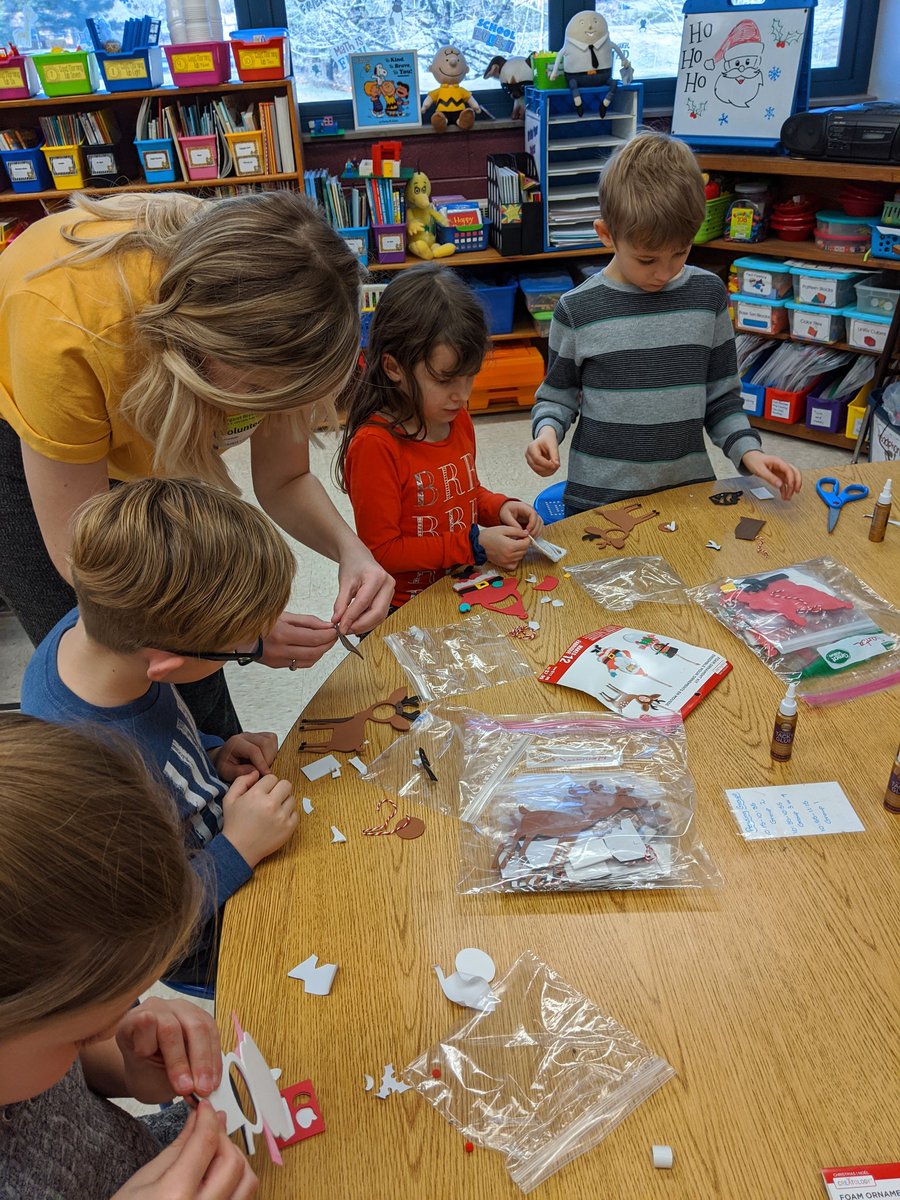 mrssalyersclass's tweet photo. Our holiday party was full of cheer today!  We played reindeer games, made photo ornaments, and had a snowman drawing contest (with a twist).  🦌🎄⛄ @MBESBears @mcps_va https://t.co/T7UuYR5Lso