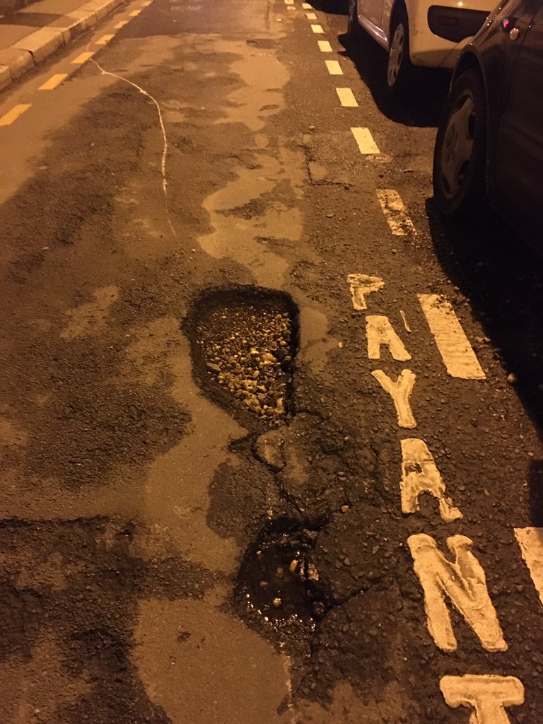 ArnaudCampot's tweet photo. A Bordeaux même les poules payent les nids ? RUE THIAC ! @RenouveauBdx @BDX2020 @l_dessertine @Rue89Bordeaux https://t.co/vZtvR3eXYY