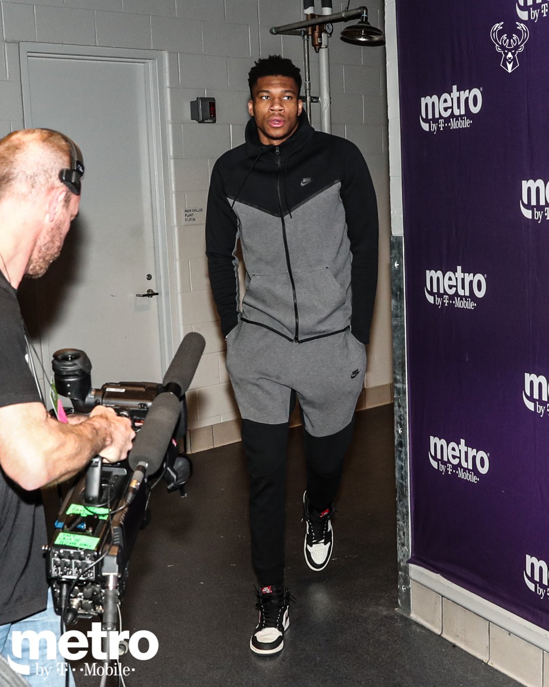 EML0a_TUwAA9Imc?format=jpg&name=large