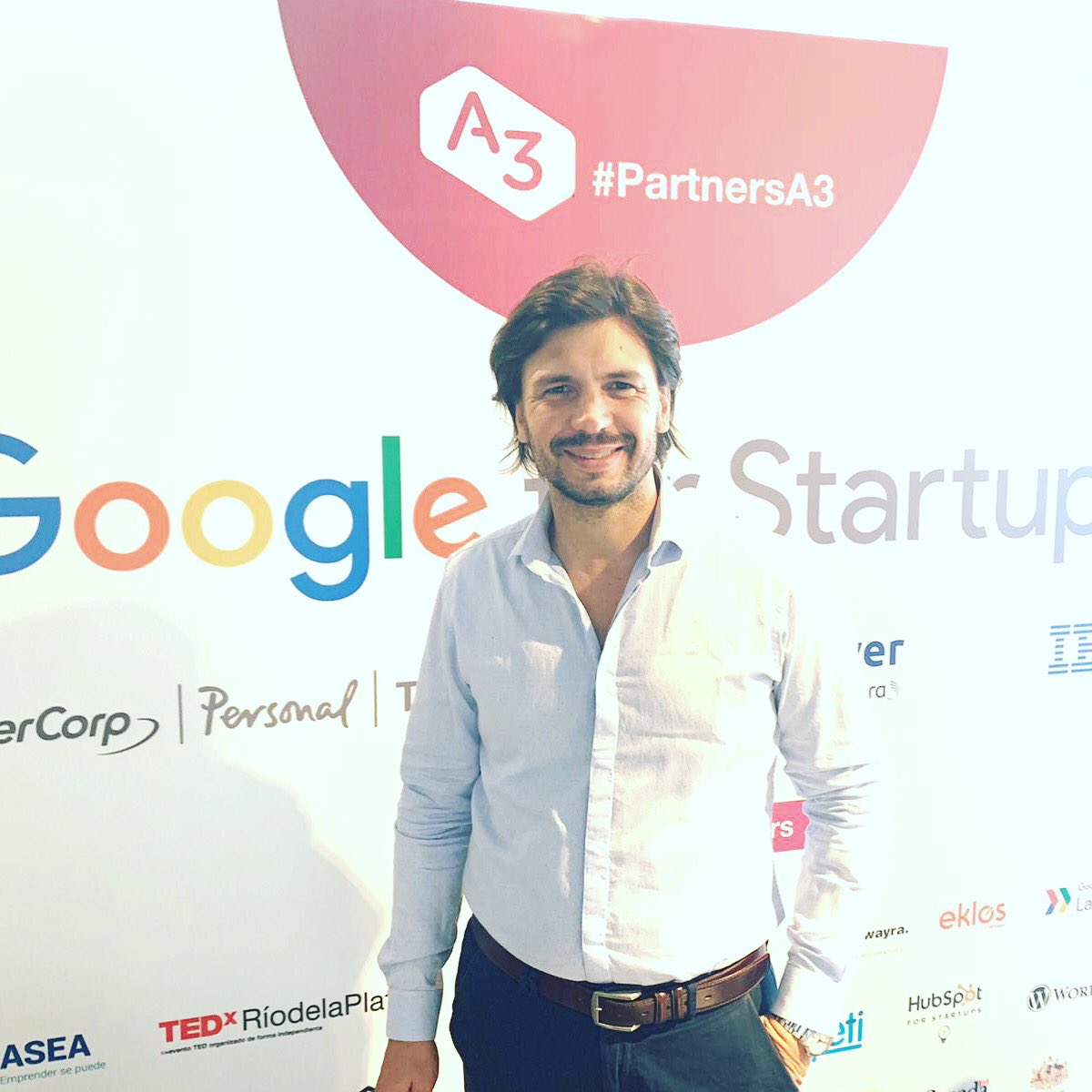 Diegopiuma's tweet photo. FrameALIVE fue seleccionado por Google for Startups para el programa impulso.
Gracias AreaTres por la bienvenida en Argentina https://t.co/jwaxsdSGMH