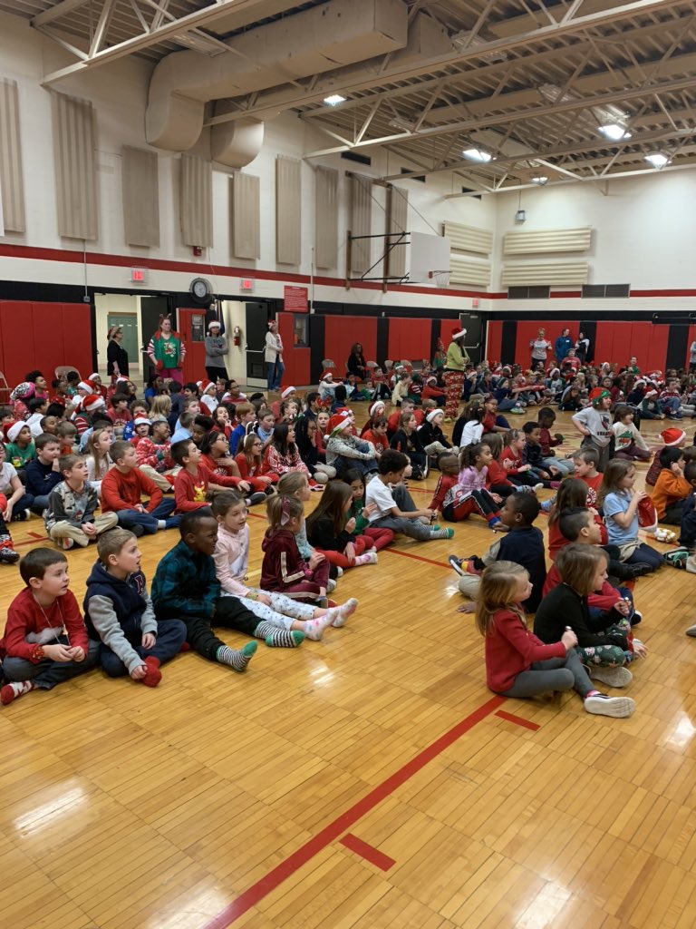 school_swanson's tweet photo. Happy Holidays from Swanson Traditional School. https://t.co/LuLPmPfu8Y