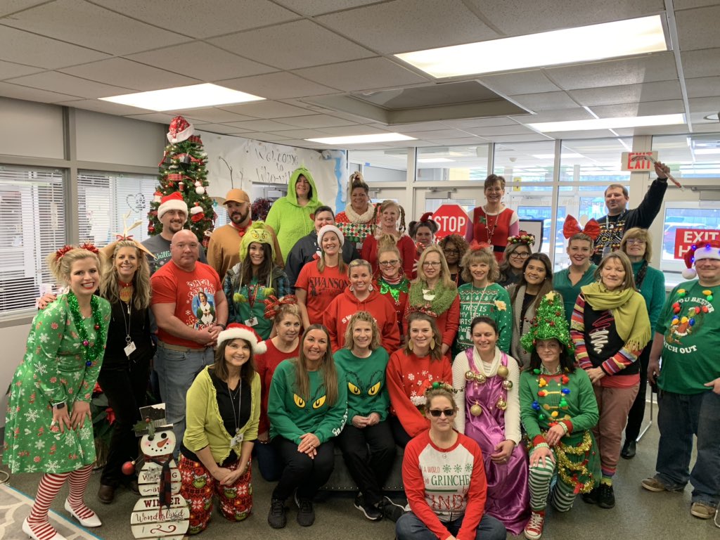 school_swanson's tweet photo. Happy Holidays from Swanson Traditional School. https://t.co/LuLPmPfu8Y
