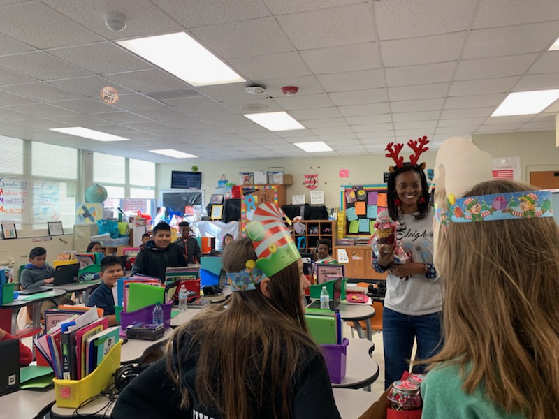 MRMSstuco's tweet photo. MRMS stuco and the counselors had a great visit spreading some holiday cheer at East Elementary School today! @AGHoulihan @MarvinRidgeMSNC @UCPS_MonroeNC @MRMS_PTSO https://t.co/MijMC2gYvM