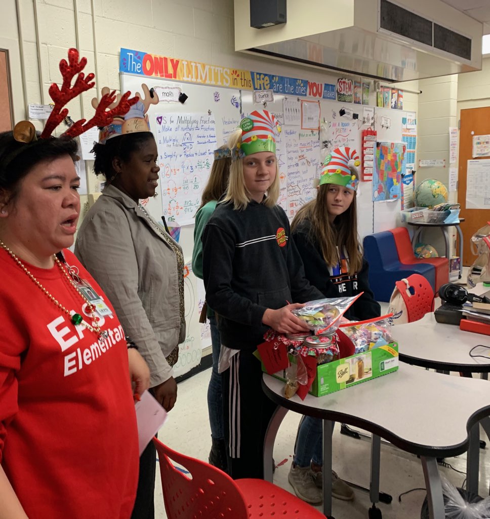 MRMSstuco's tweet photo. MRMS stuco and the counselors had a great visit spreading some holiday cheer at East Elementary School today! @AGHoulihan @MarvinRidgeMSNC @UCPS_MonroeNC @MRMS_PTSO https://t.co/MijMC2gYvM