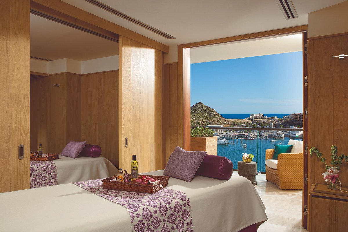 Reserva un masaje en pareja en nuestra cabina doble y déjate llevar por el relajante sonido del mar y la brisa marina en nuestro #RelaxSpa by <a href="/Pevonia/">Pevonia Natural Skincare</a>. Da clic para conocer nuestro menú de #spa:  bit.ly/2E6Dhxi
#BreathlessCabo #LosCabos #BreatheDeep