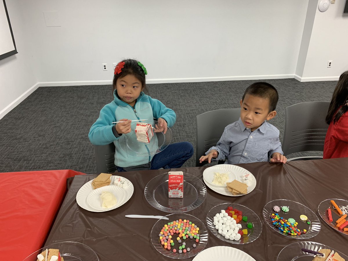 splchildrenslib's tweet photo. Snacks n stories Session 1 was a huge hit! Our kiddos got to make and decorate their own houses! #gingerbreadhouse #gingerbread #splchildrens #libraries https://t.co/6lHocj9v1S
