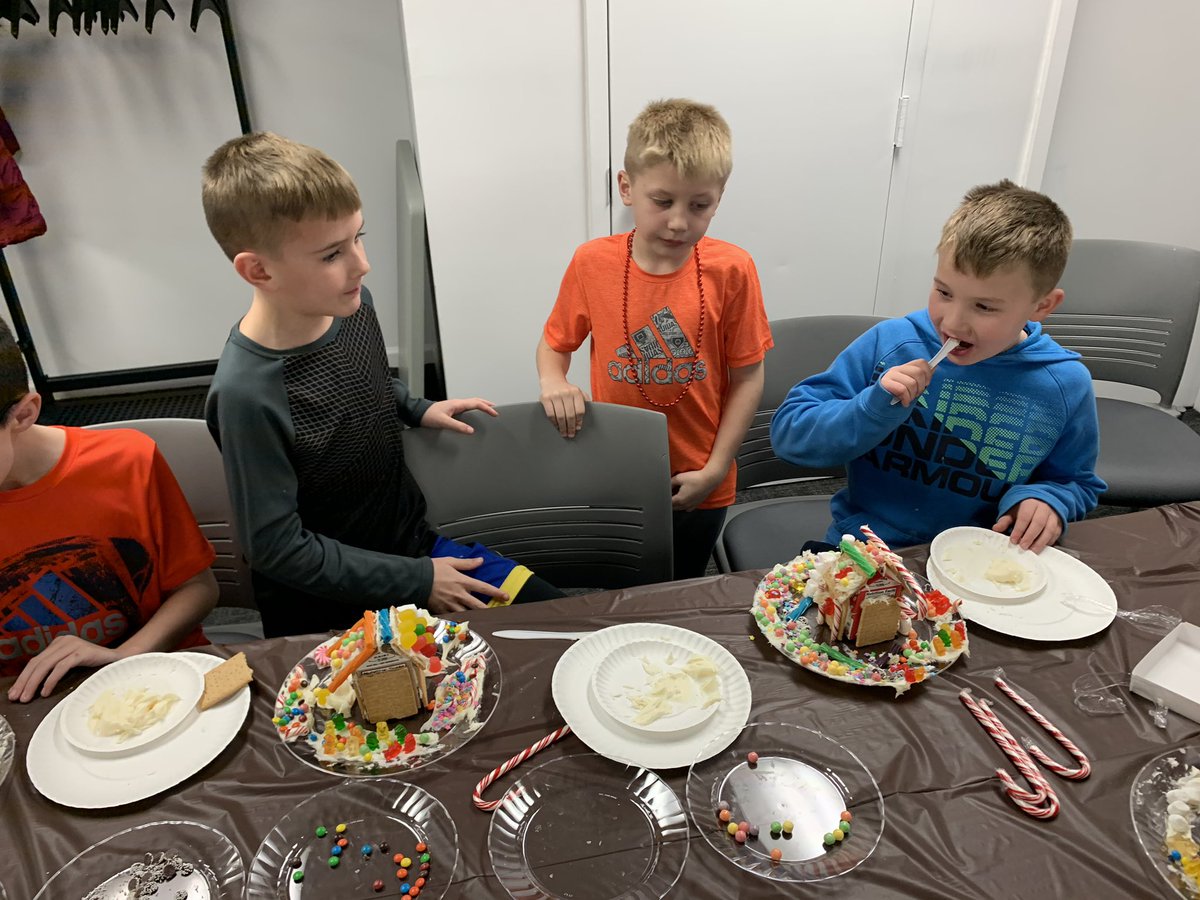 splchildrenslib's tweet photo. Snacks n stories Session 1 was a huge hit! Our kiddos got to make and decorate their own houses! #gingerbreadhouse #gingerbread #splchildrens #libraries https://t.co/6lHocj9v1S
