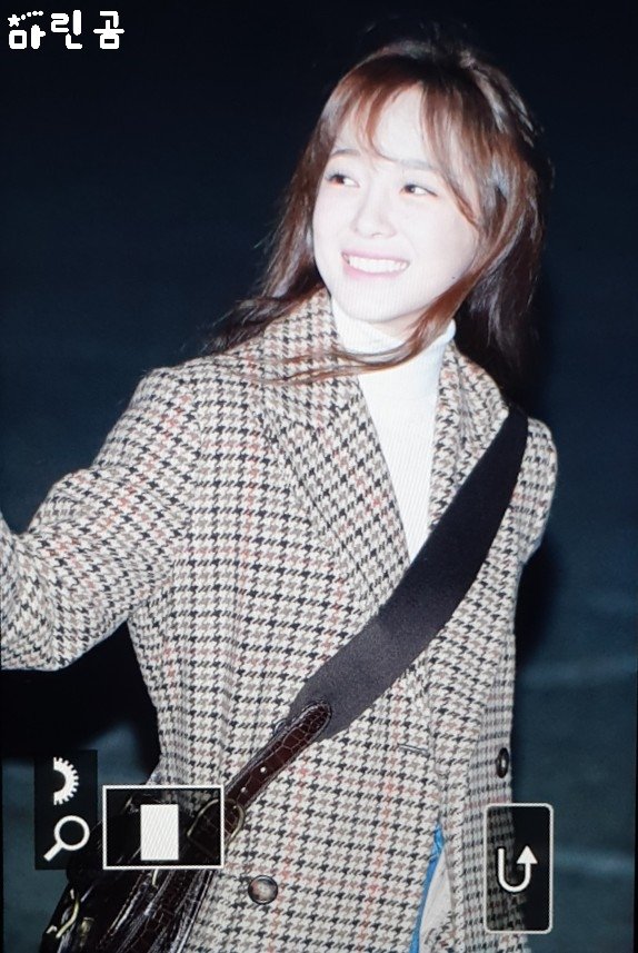 Marin_GomEda's tweet photo. 191220 뮤뱅 세정 출근 프리뷰

오늘도 즐겁게 즐기자구!
#구구단 #gugudan #김세정 #세정 #Sejeong @gu9udan https://t.co/yspCgHzgH9