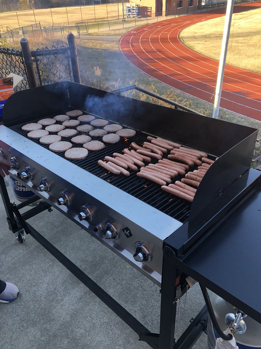 TheLake_FB's tweet photo. Football team tailgating before they head up to support the Basketball program as the host Hough. #programmentality #TheLakeIsRising https://t.co/MMyWgkiKvM
