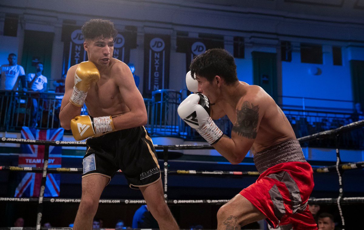 MatchroomBoxing's tweet photo. Professional debut ✔️
40-36 points victory for @HitmanHatton trained @ibrahimnadim8 at York Hall who moves 1-0 in the process! 👏
#JDNXTGEN https://t.co/Abh0RLl6Ms