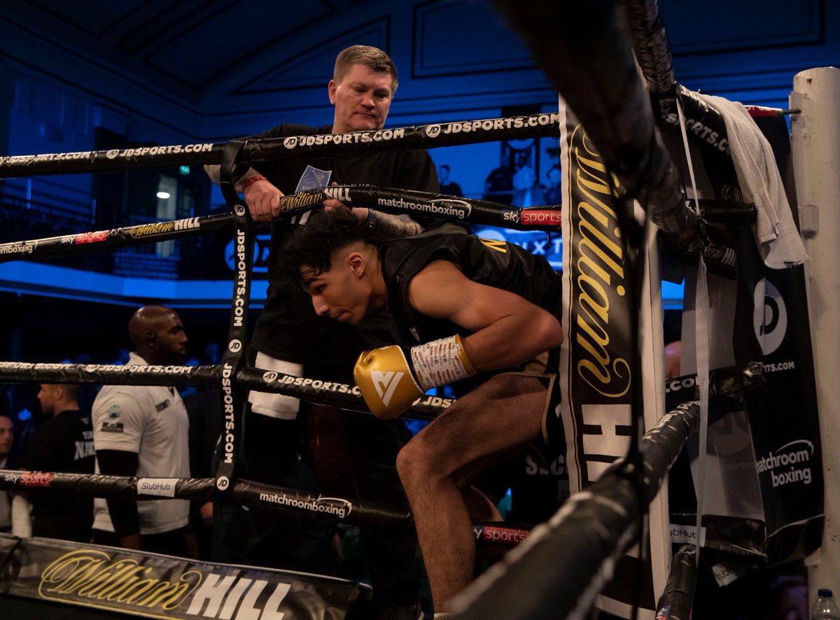 MatchroomBoxing's tweet photo. Professional debut ✔️
40-36 points victory for @HitmanHatton trained @ibrahimnadim8 at York Hall who moves 1-0 in the process! 👏
#JDNXTGEN https://t.co/Abh0RLl6Ms