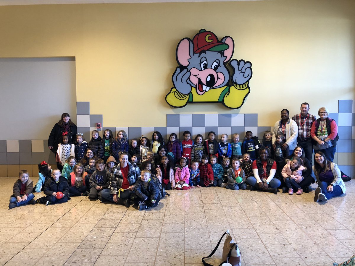 Caverna Preschool has been very busy this week!!!  Santa came to visit, Christmas program and a day at Chuck E Cheese.