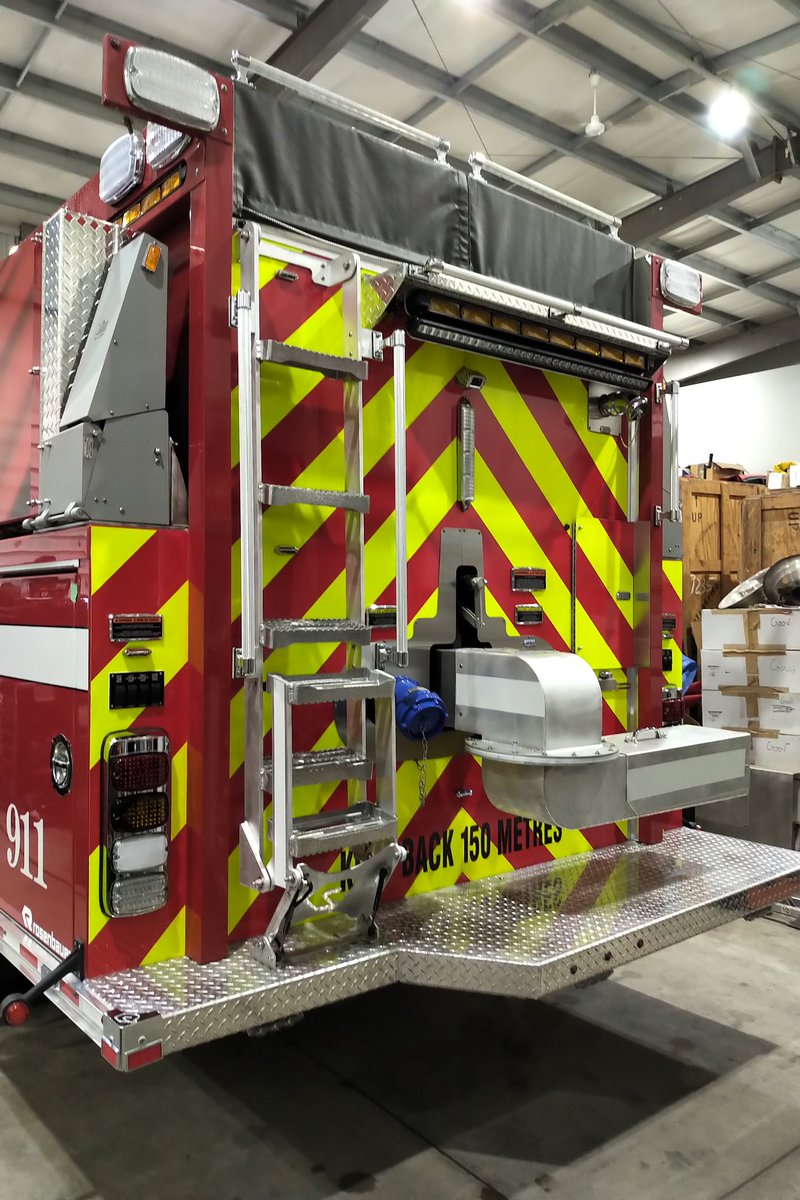 The wraps are off the new <a href="/WestPerthON/">West Perth</a> Tanker 3. This beautiful @RosyFire <a href="/RQTECH/">Kyle Innis</a> 3000 usg tanker will serve the community well. #WPFD will be training on this until Mid January.