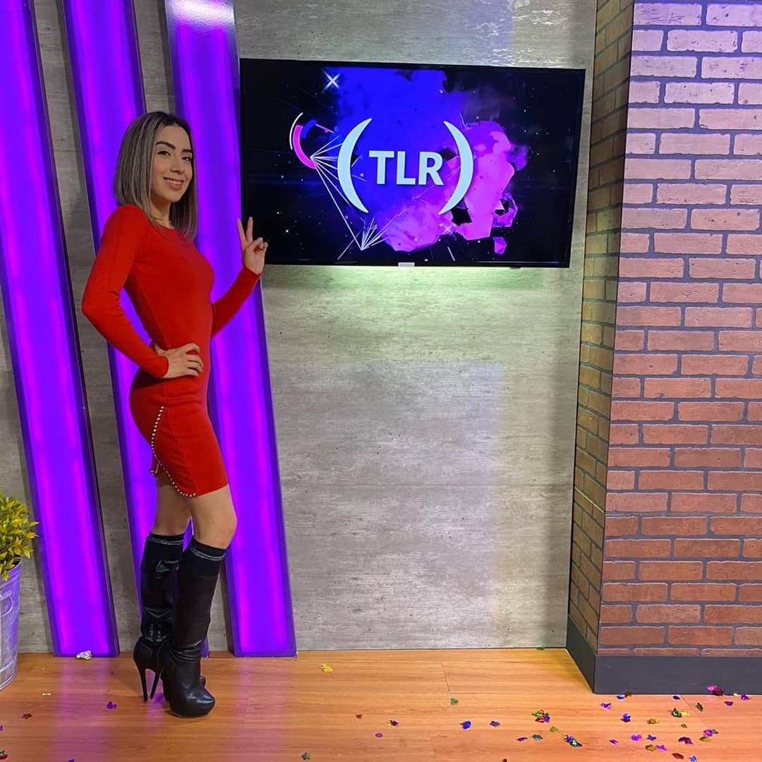 TeleritmoTv's tweet photo. Iniciamos #CorazonVallenato con @flacasantaaa

Deja tus saludos vamos a leerlos en vivo 😁
Miranos desde cualquier parte 📢
TLR en VIVO ➡ https://t.co/5gV9AOOQIR

#Teleritmo #SonandoRecio https://t.co/LeiGqQ2XaP