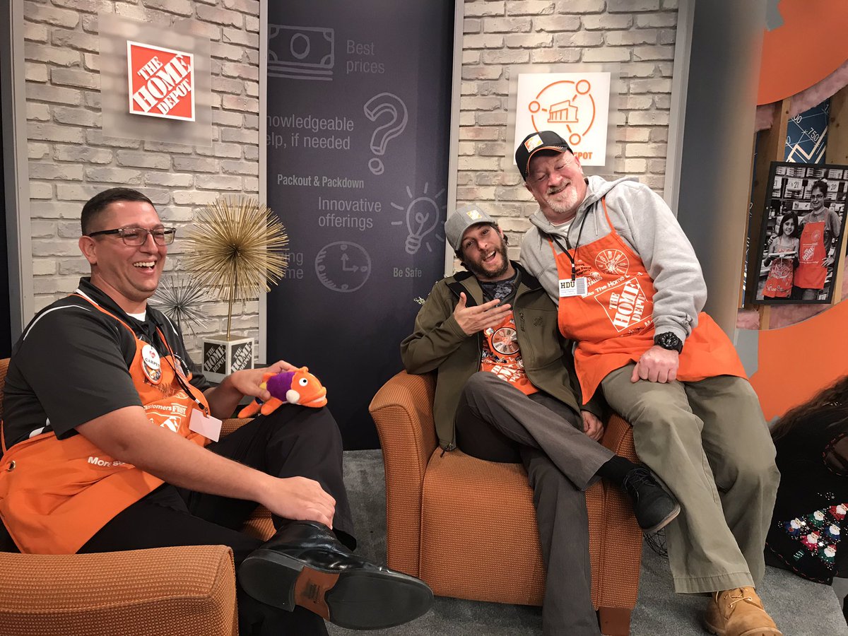 MichaelPipes18's tweet photo. HDTV - The @Valvarez6022 and Mike interview show, with guest photobomber Doug @JSharbonda @Julieannd6 @ChrisGHDMS @BaileyYonette https://t.co/xsvf4y51Y2