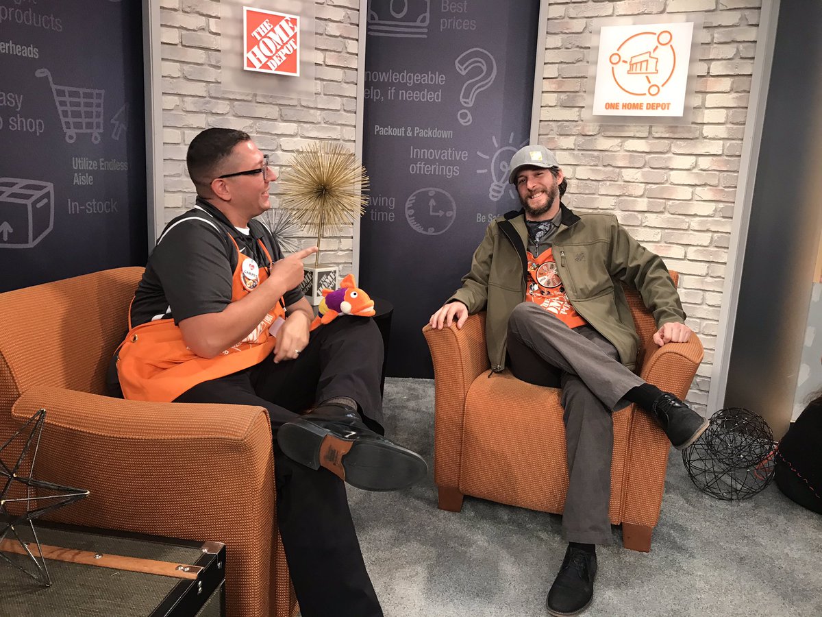 MichaelPipes18's tweet photo. HDTV - The @Valvarez6022 and Mike interview show, with guest photobomber Doug @JSharbonda @Julieannd6 @ChrisGHDMS @BaileyYonette https://t.co/xsvf4y51Y2