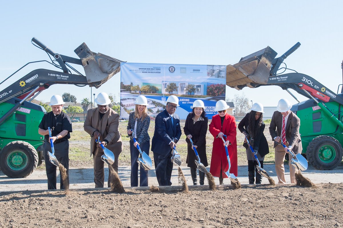 mridleythomas's tweet photo. Today we broke ground on a 1st-of-its kind service-enriched housing. In less than a year, Safe Landing will be open 24/7! #BringEveryoneIn @kfalosangeles @EveryoneIn_LA
https://t.co/hED1Iy0R0a https://t.co/rPzS9oZa4J