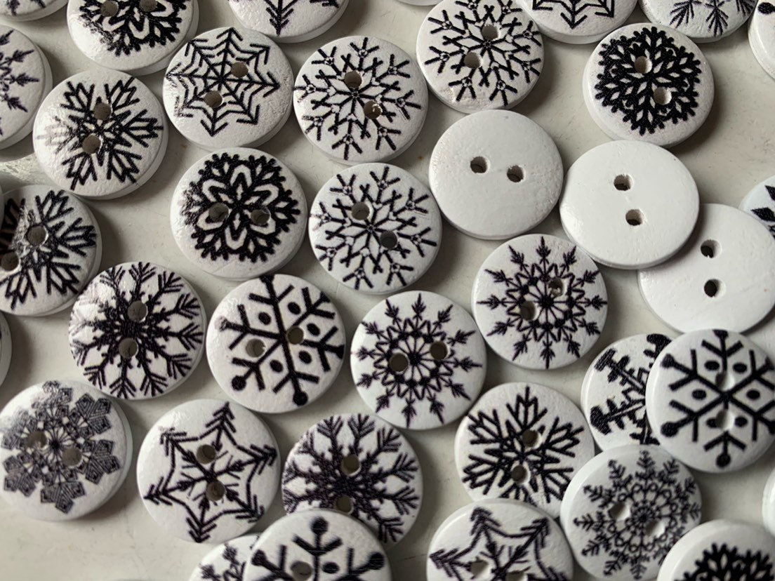 BeadsBitznBopz's tweet photo. Snowflake Round Wooden Buttons for Sewing Scrapbook Crafts 15mm | 10 Buttons https://t.co/S9ZkcSTZ5P #Etsyireland #BeadsBitznBopz #Etsy #CrochetButton https://t.co/8OmYqpwimD