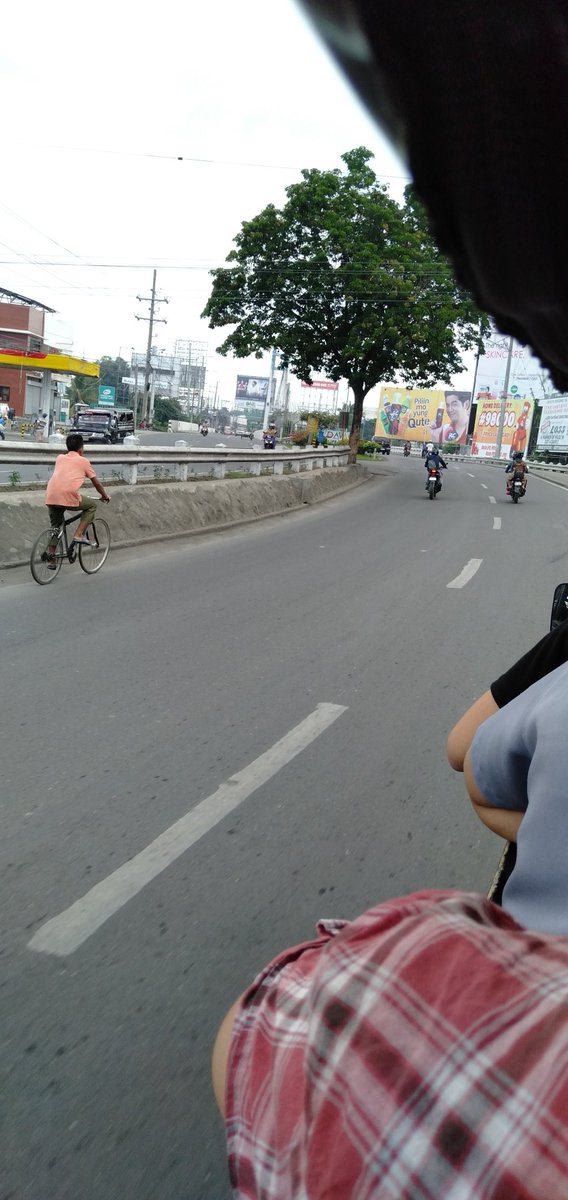 rapeeeboi's tweet photo. Kanang di una permi traffic. Kay arun ma.extend akong tulog og 15mins. #sleepislifer https://t.co/Mut7iwHroi